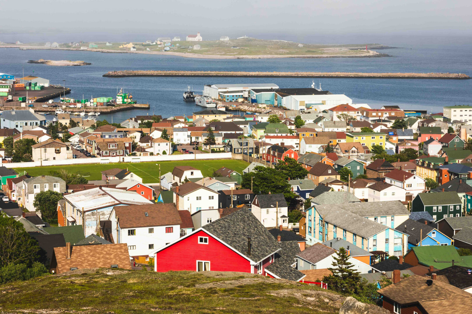 L'est de la ville de SAint pierre et l'ile aux marins