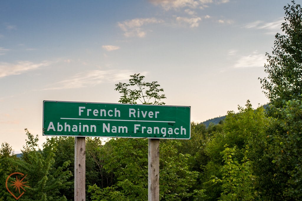 panneau bilingue anglais gaelique cap breton