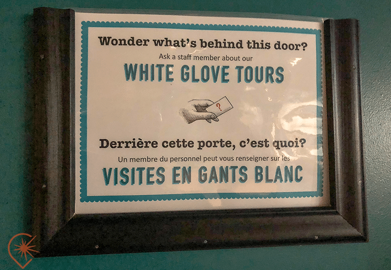 Parcs Canada graham-bell visite en gants blancs